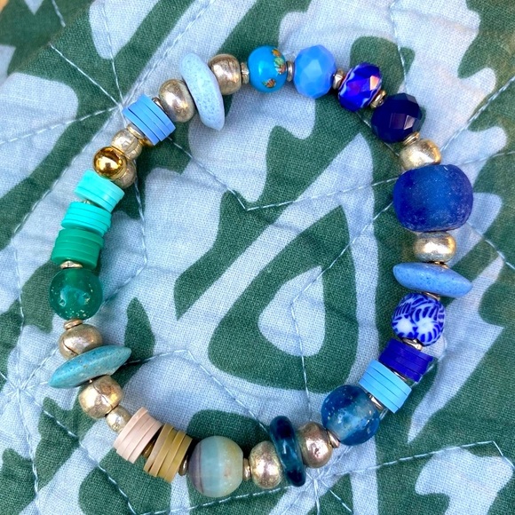 3 piece Handmade bracelet set, in beachy blues. African glass beads. - Picture 12 of 13